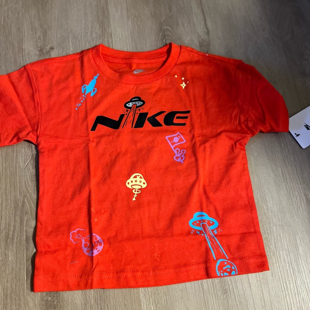 Nike Tee, Brand New!
